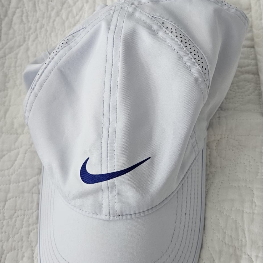 Nike Sportswear AeroBill Featherlight hat 679421-085
